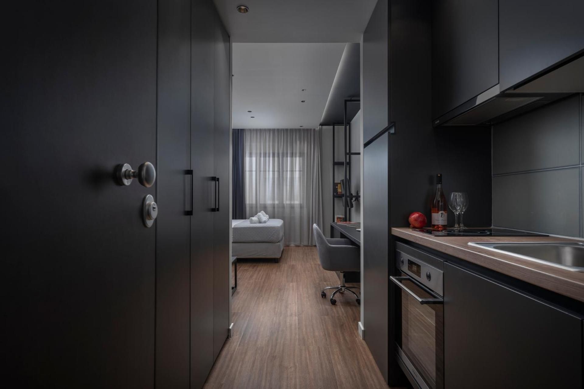 Hebrard Industrial Suites Superior Double Room 3