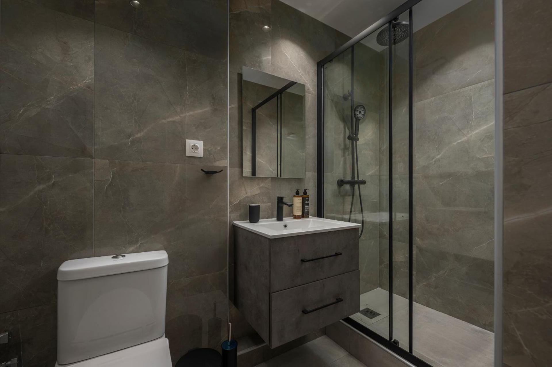 Hebrard Industrial Suites Superior Double Room 2