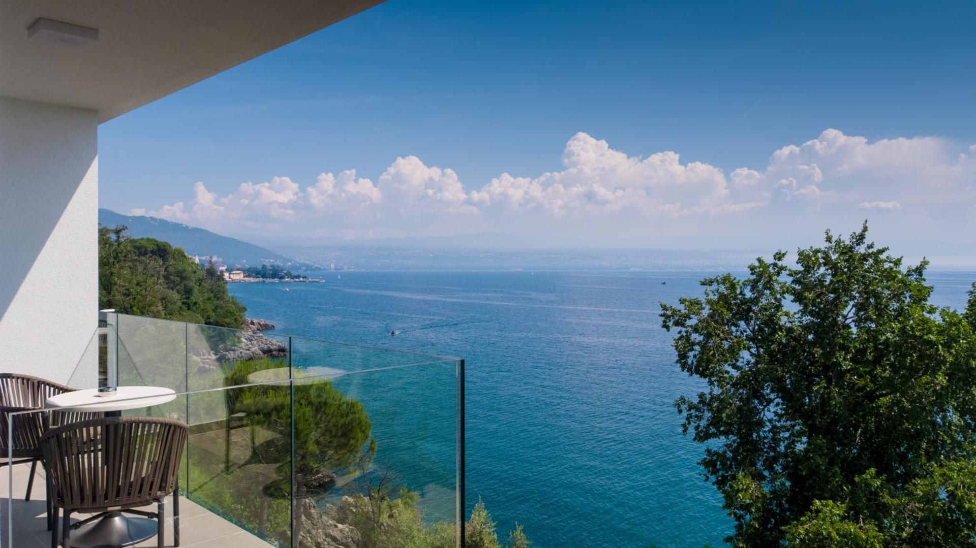 Deluxe Double or Twin Room with Sea View