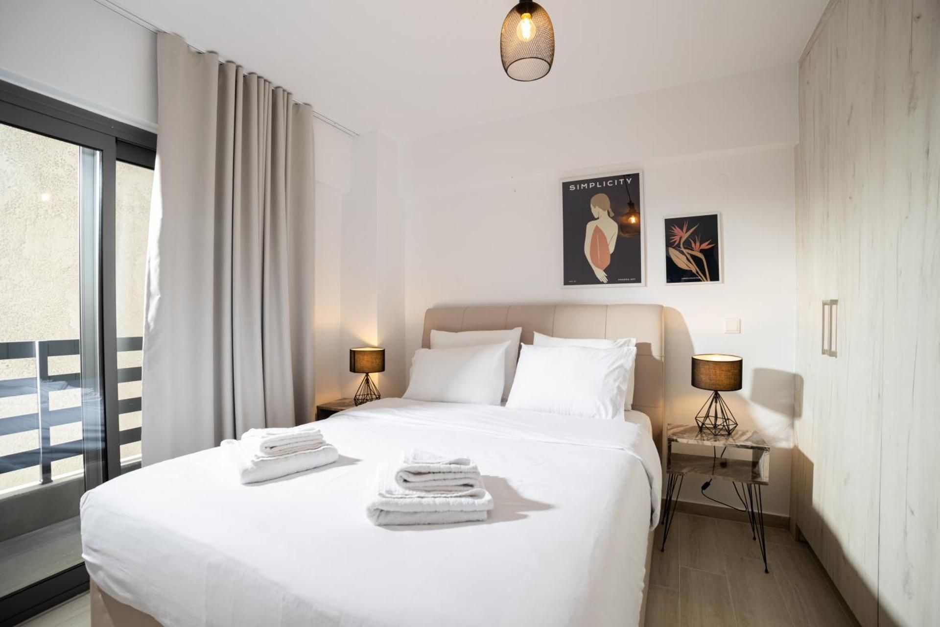 Velvet Luxury Apartments in the City Center by BiNoBi! Deluxe One-Bedroom Apartment with City View