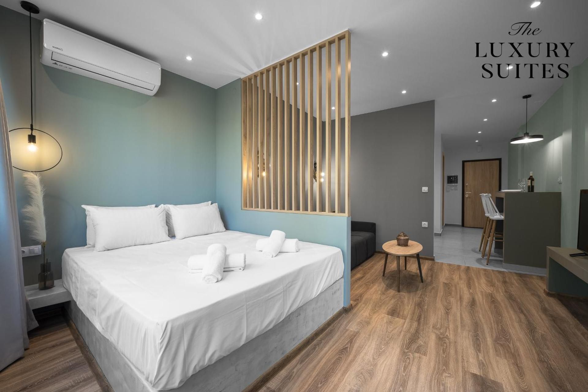 DELUXE APARTMENT