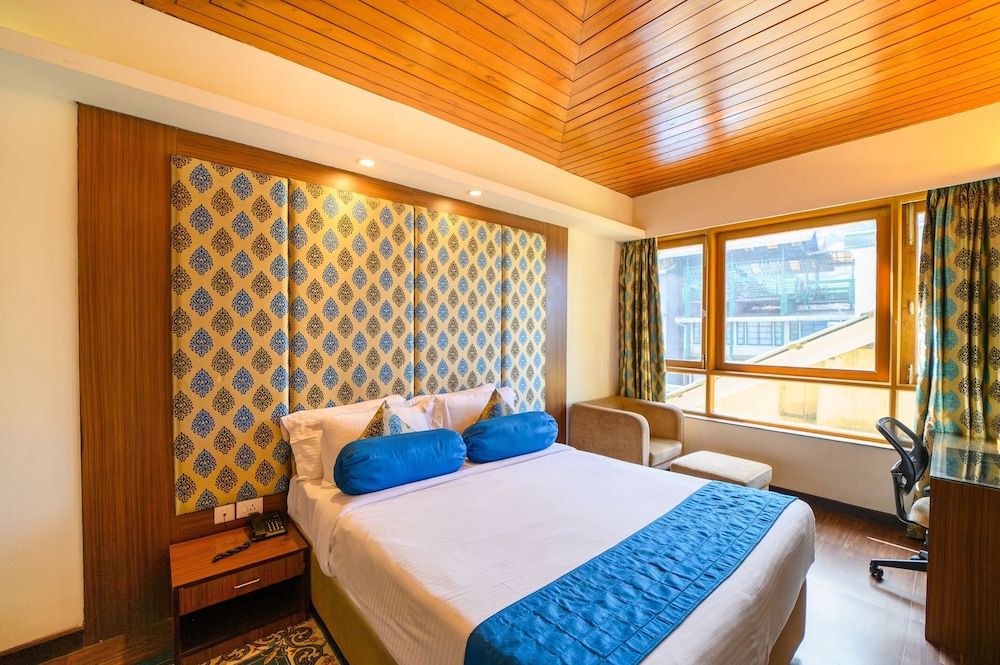 Sinclairs Darjeeling Deluxe Room 5
