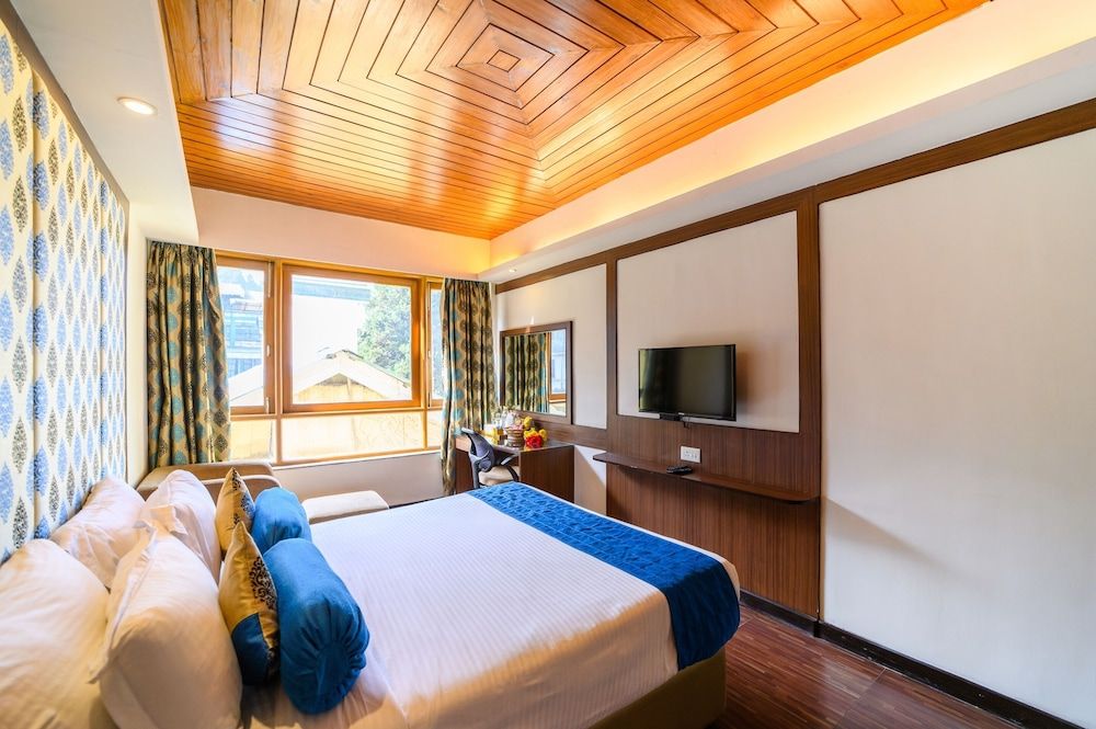 Sinclairs Darjeeling Deluxe Room 7