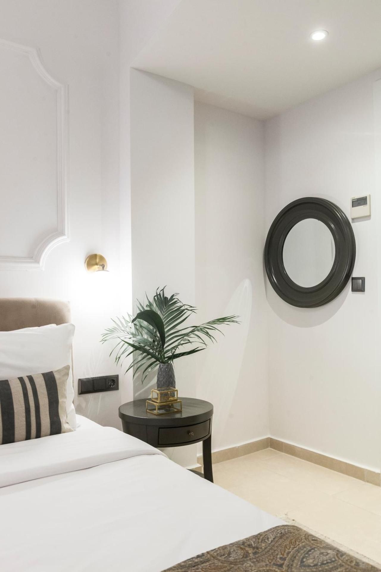 The Mood Luxury Rooms Standard Twin Room 3