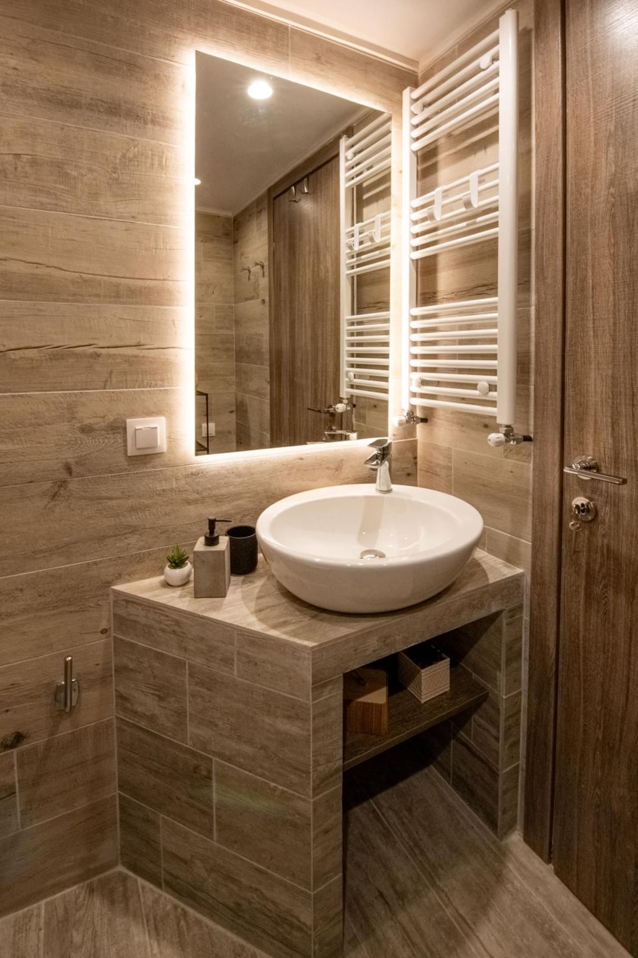 Superior One-Bedroom Apartment with Balcony