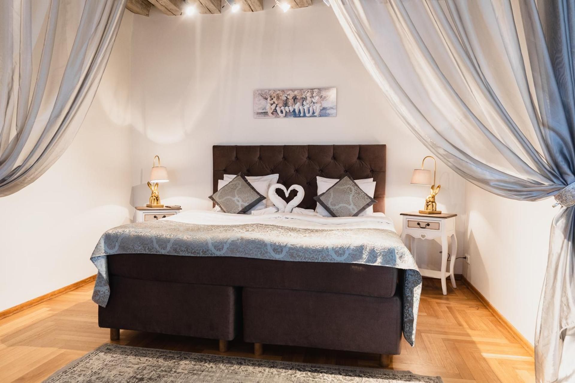 Deluxe Studio Apartment