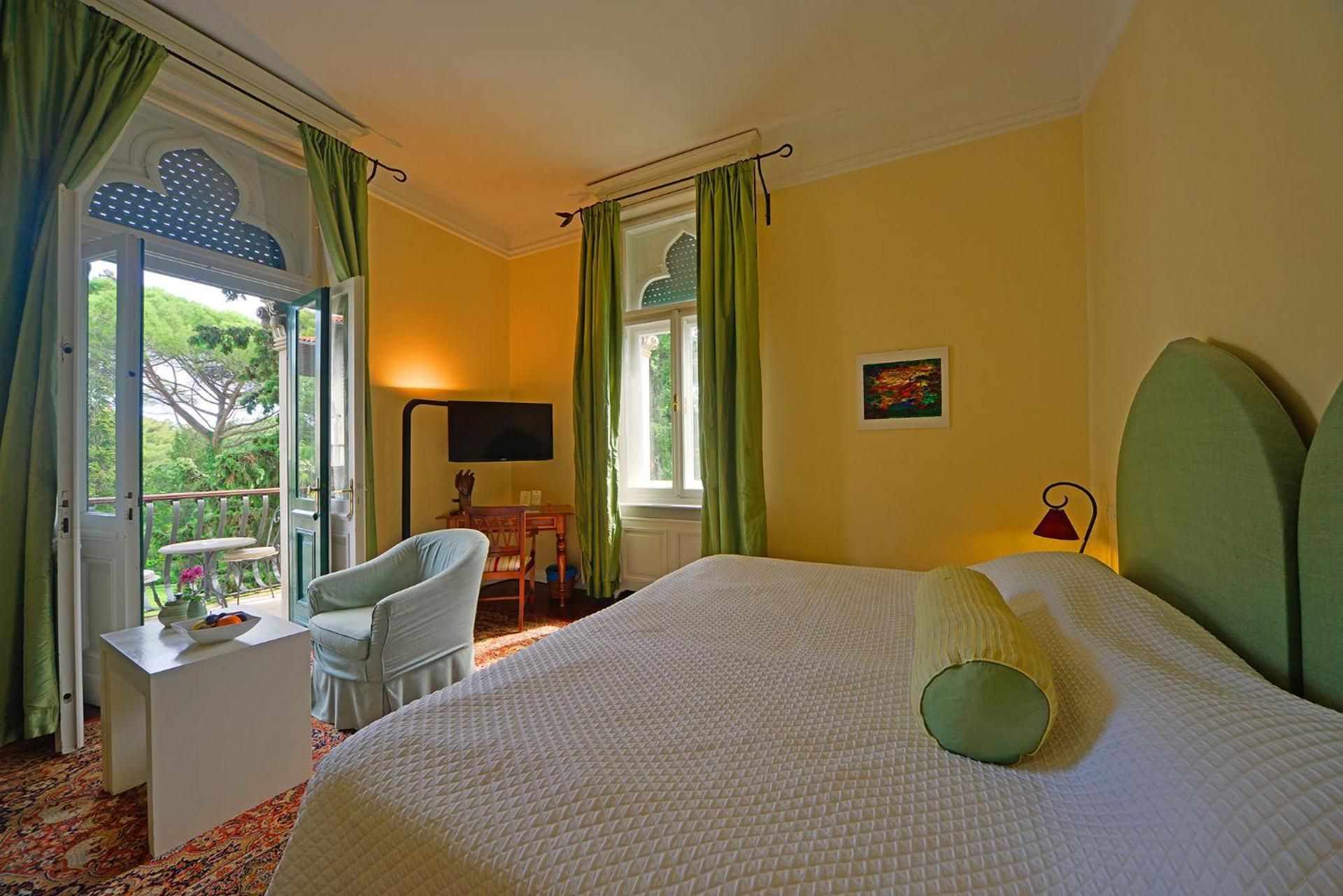 Standard Twin Room with Balcony