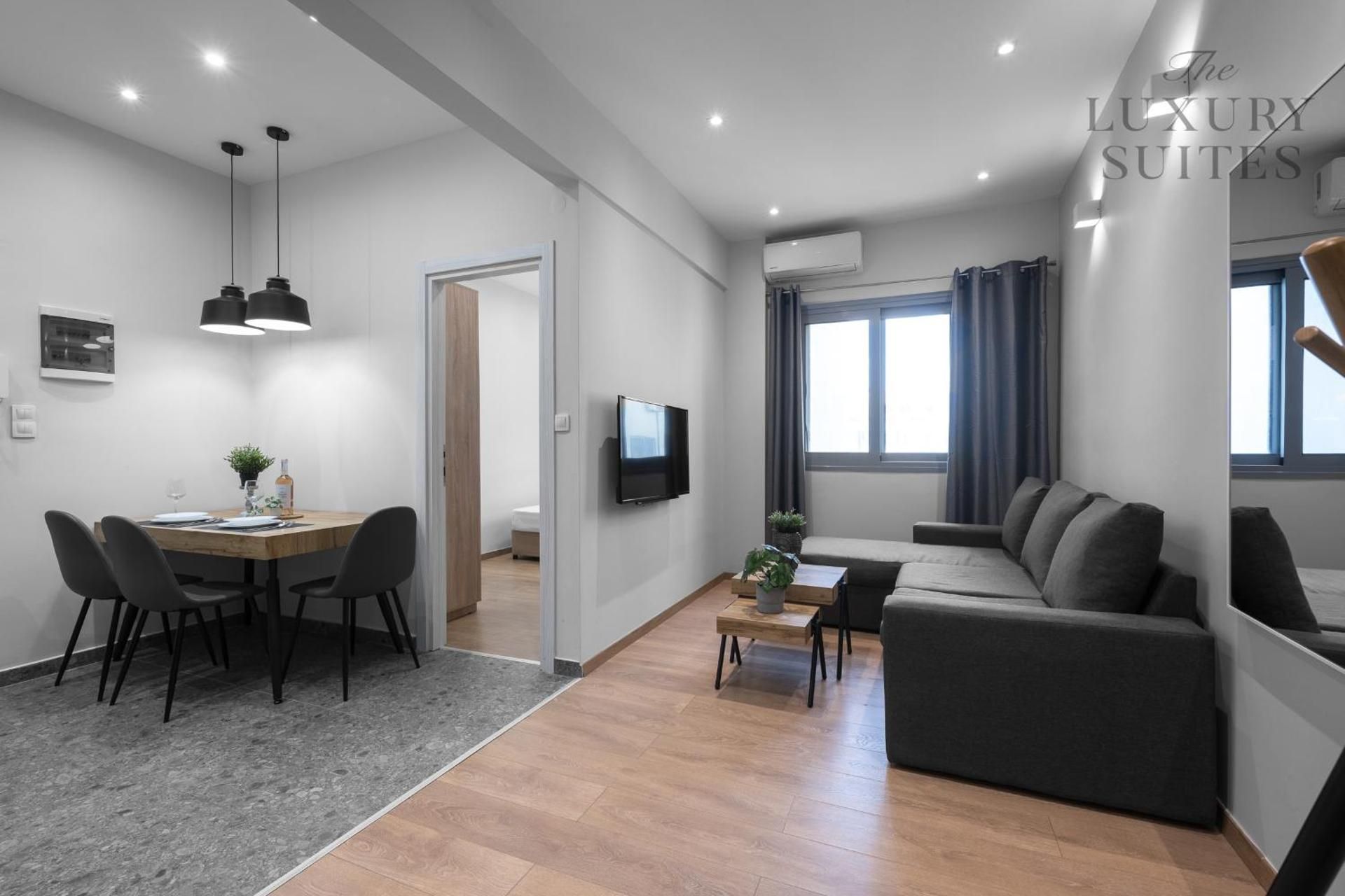 DELUXE APARTMENT