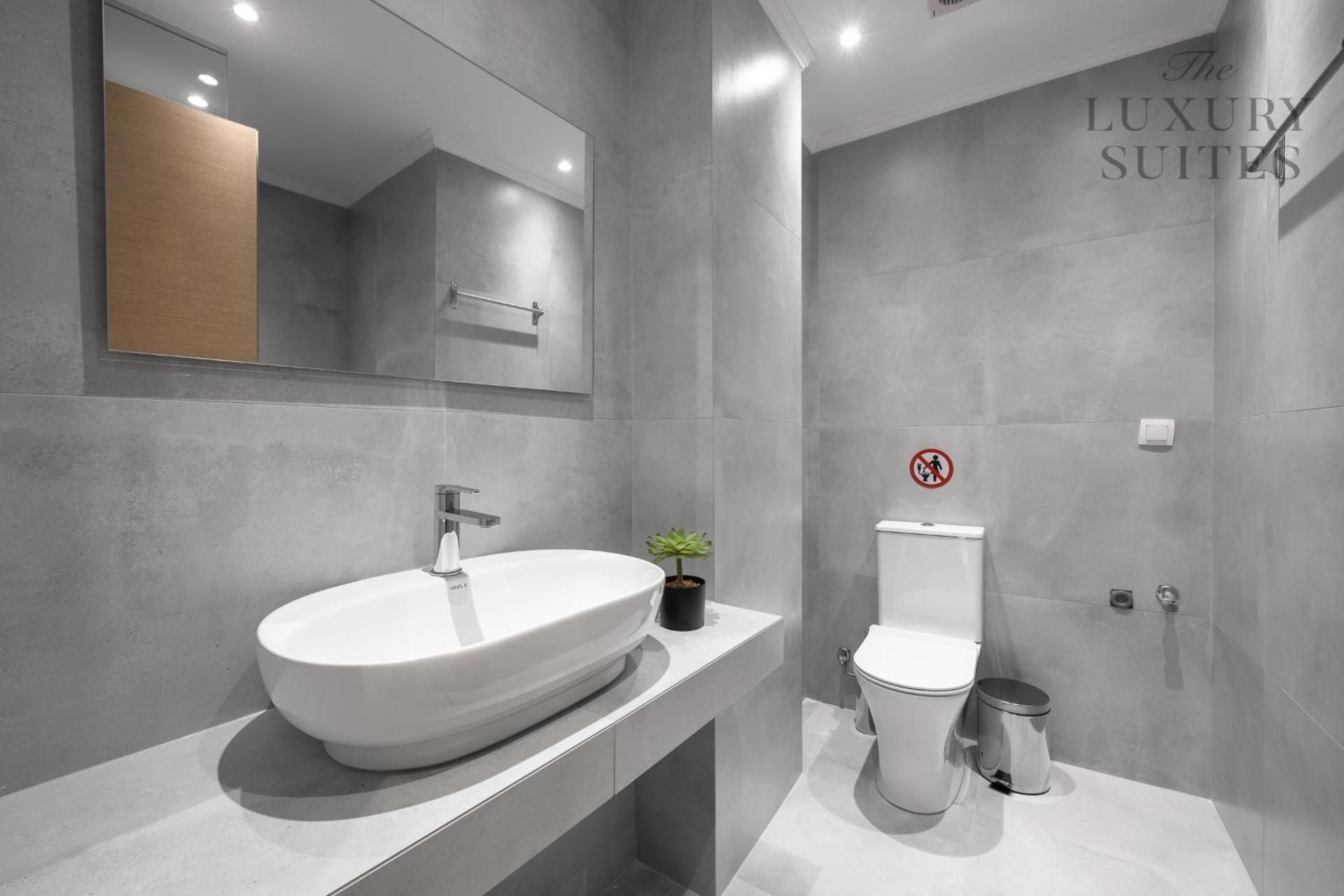 One-Bedroom Apartment with Balcony