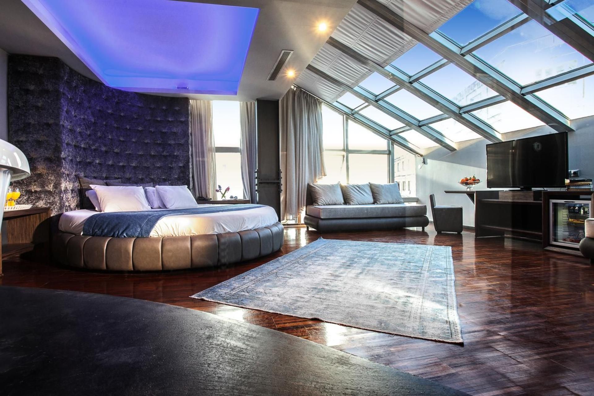 Deluxe Suite with Hot Tub