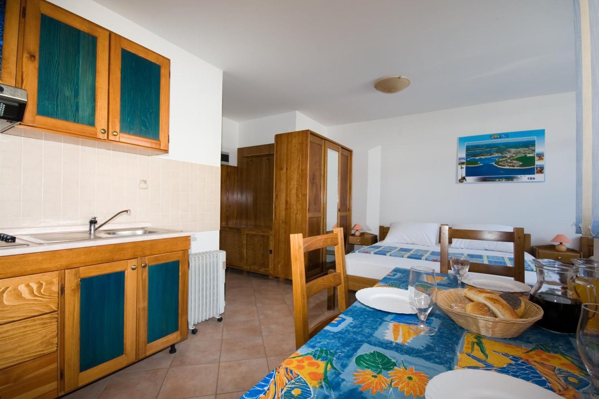 Studio (3 Adults)