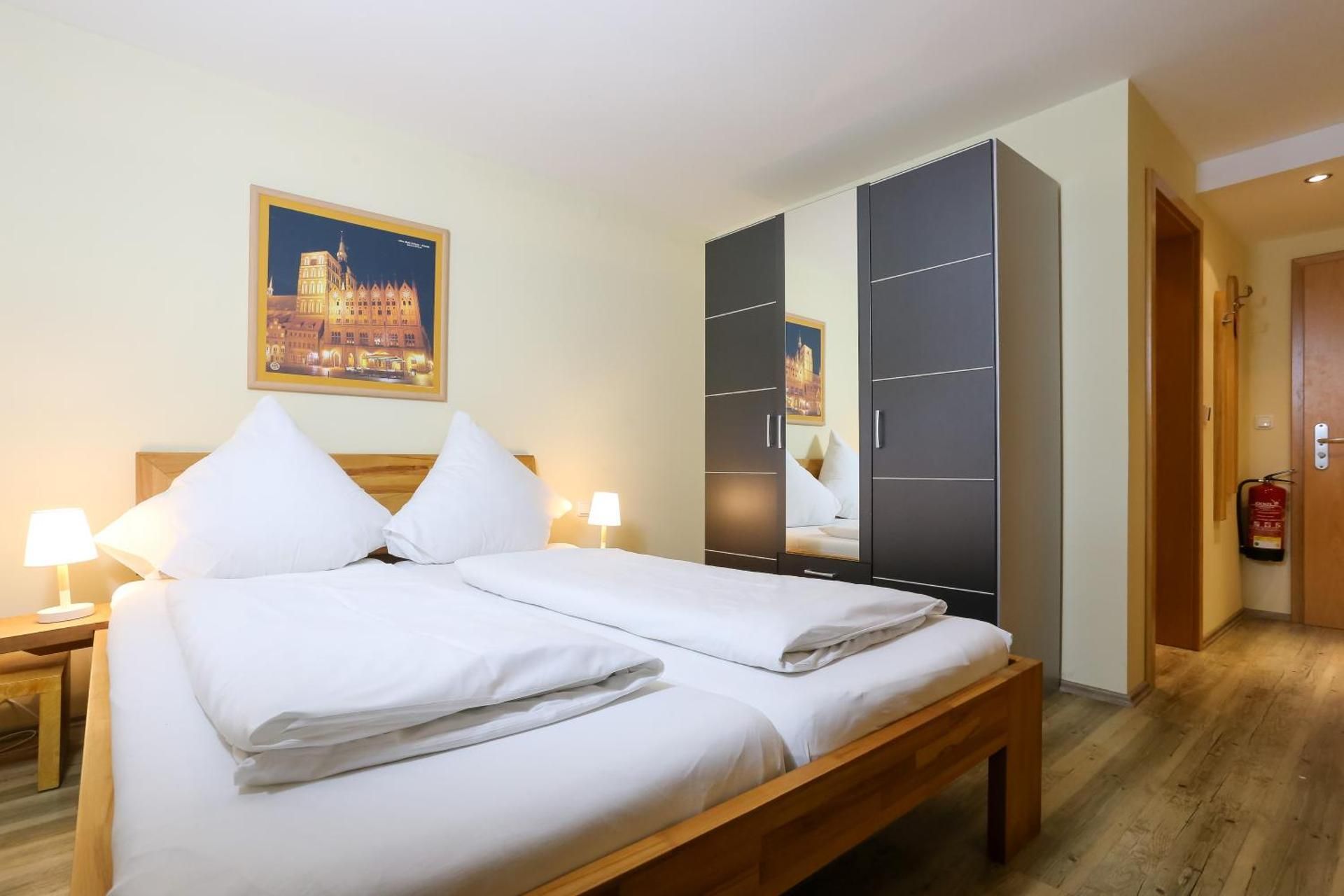 Budget Double Room in souterrain