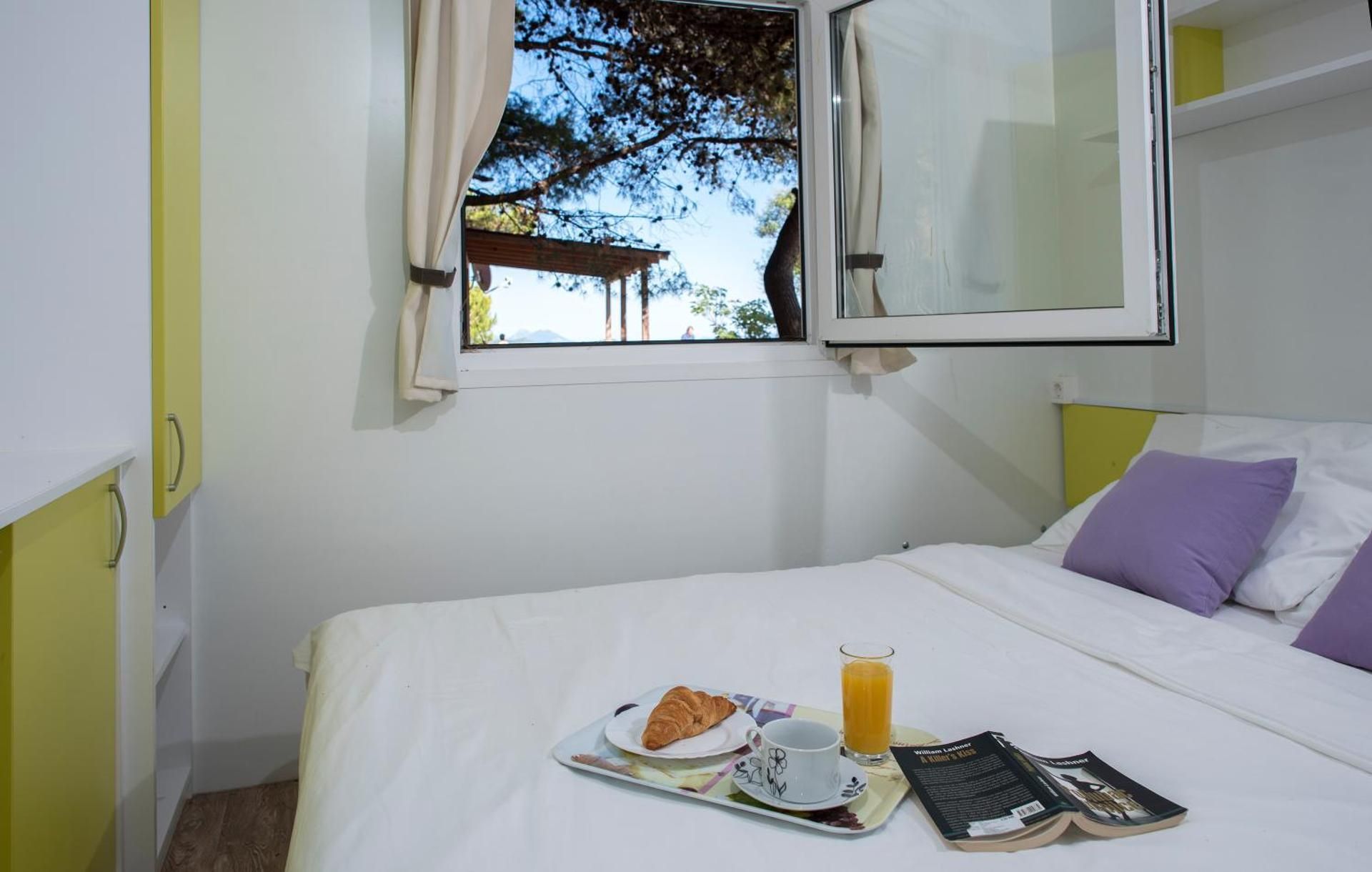 Standard Two-bedroom mobile home with Partial Sea View