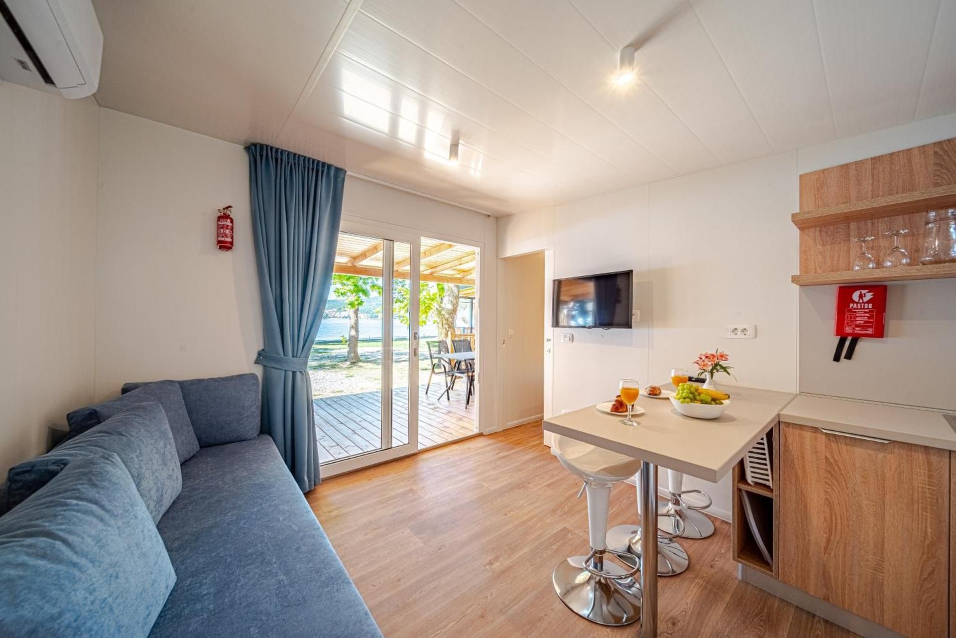 Mobile Home Comfort with Sea View