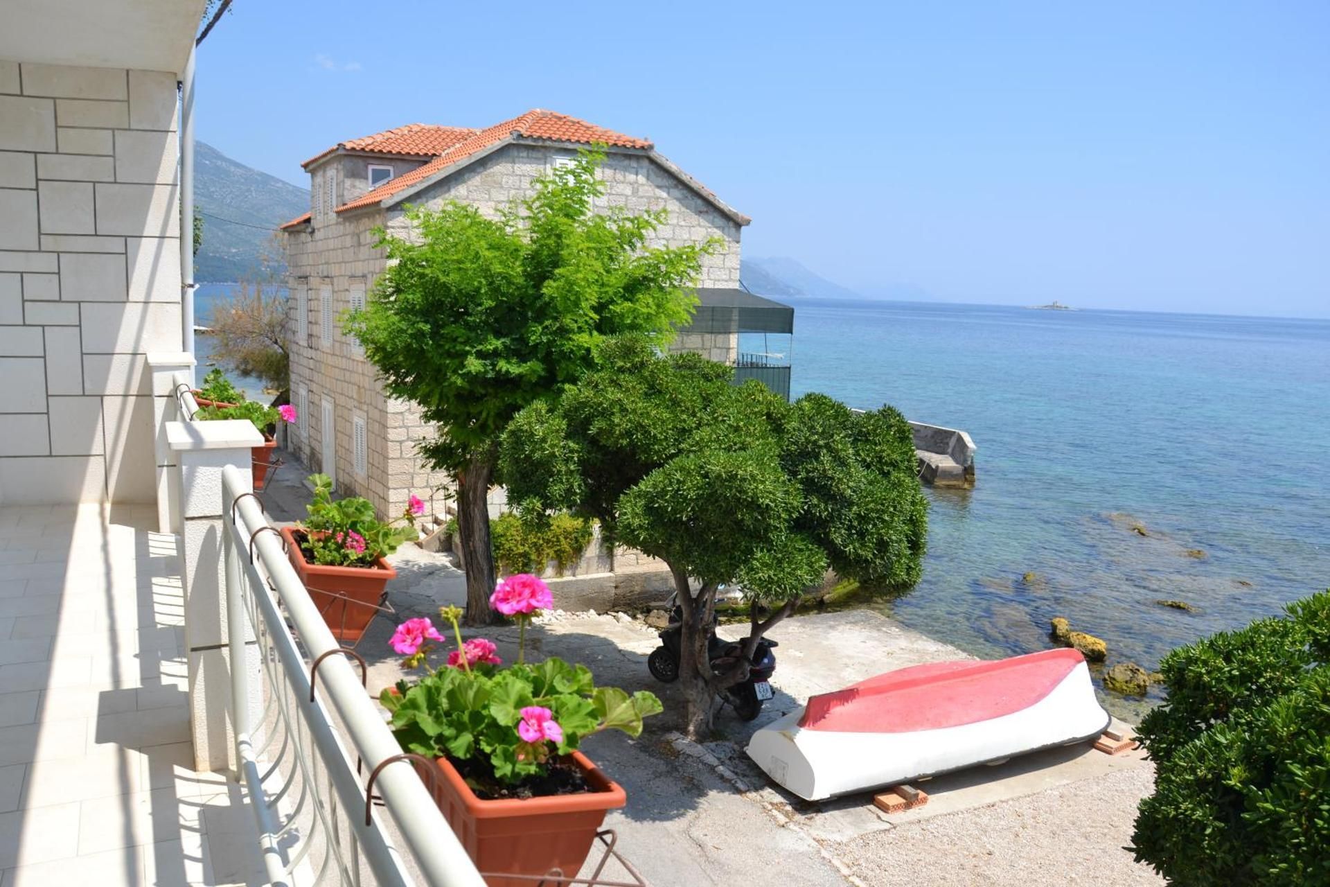 Apartment with Sea View-First Floor