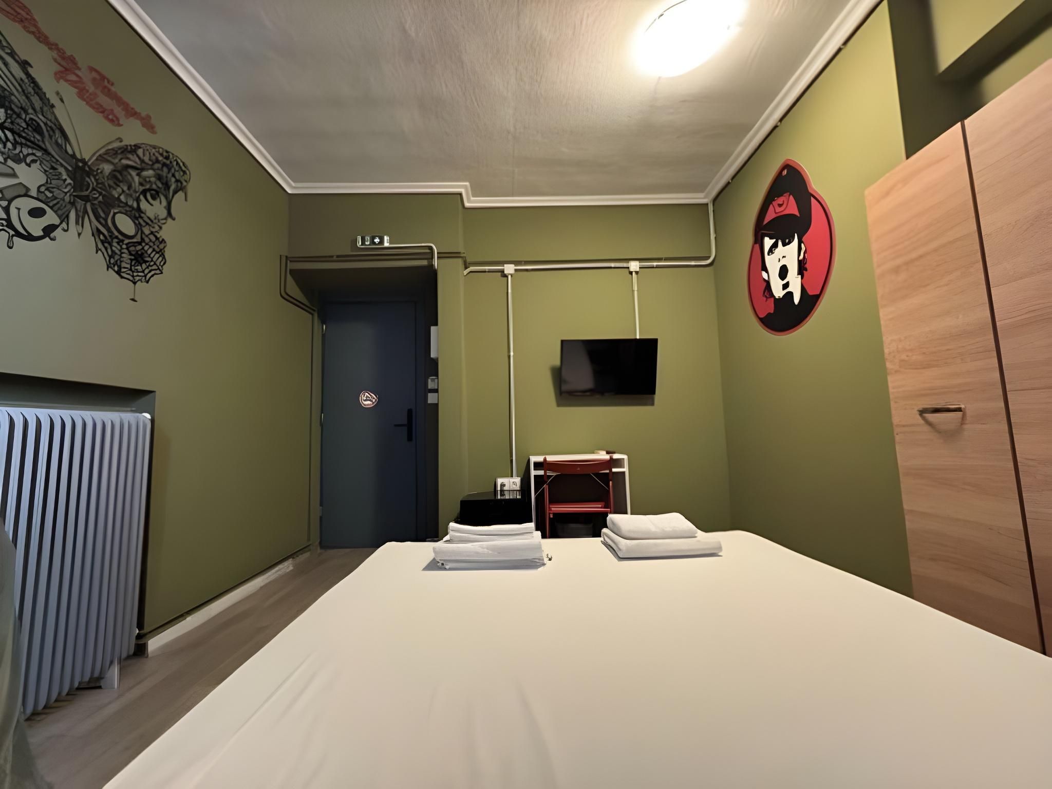 Basic Double Room with Shared Bathroom