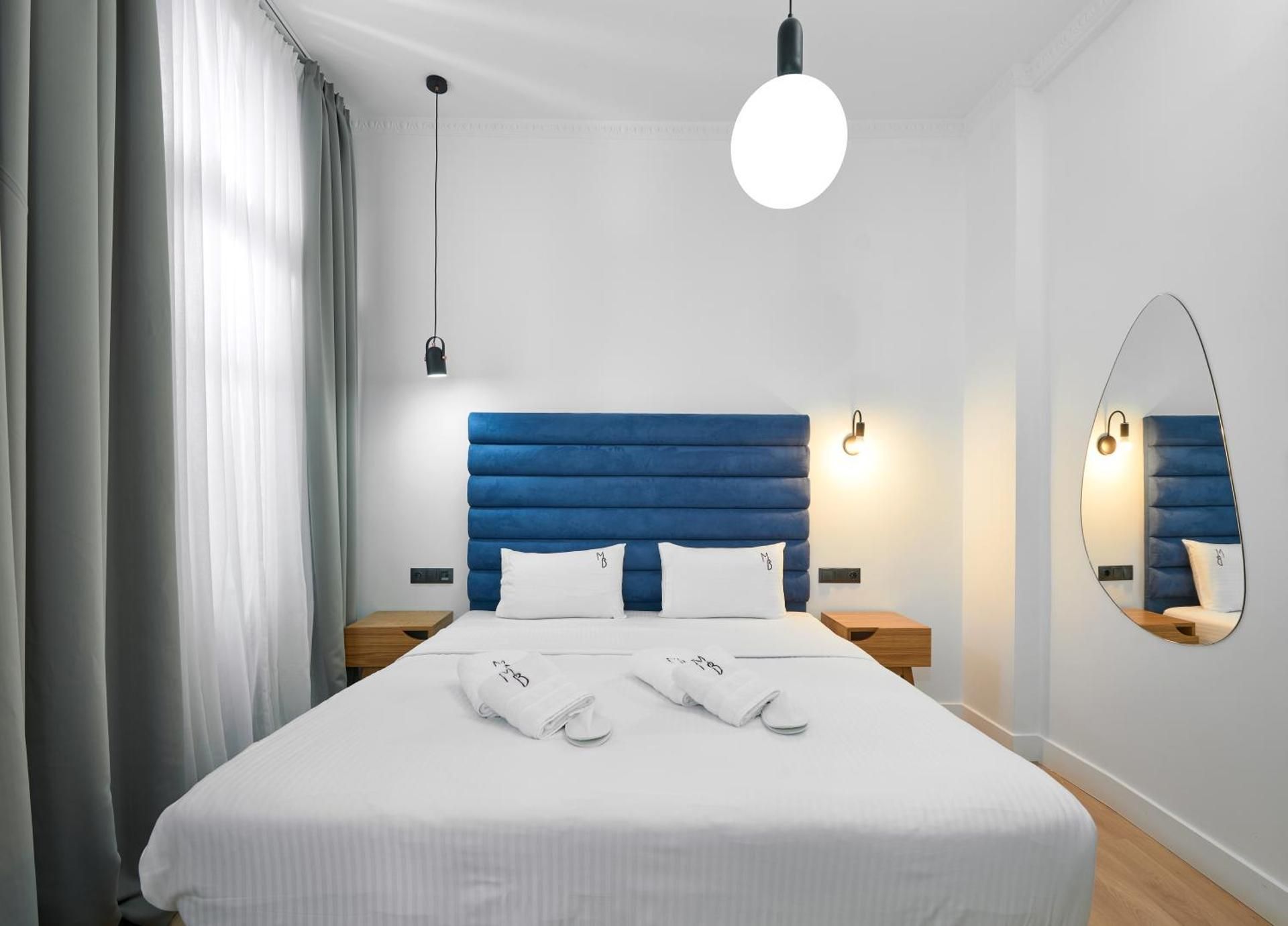 The Maroon Bottle Luxury Suites Deluxe Double Room 2