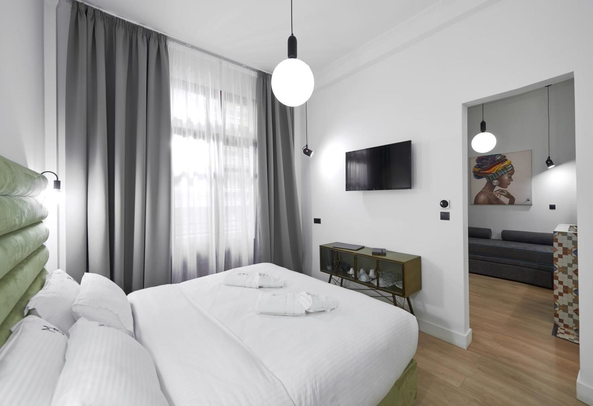 The Maroon Bottle Luxury Suites Superior Suite with King Size Bed and Balcony 3