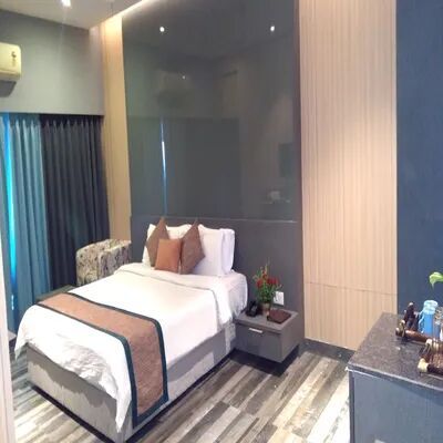 Premier Attic Room