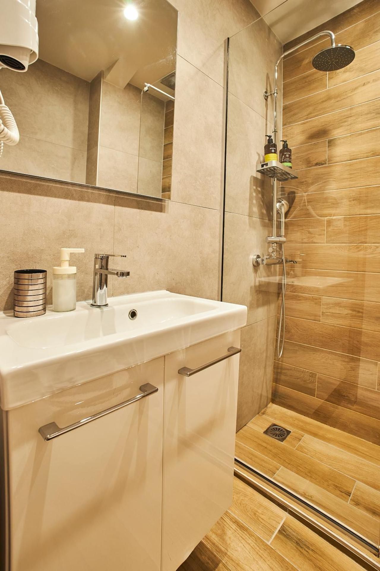 One-Bedroom Deluxe Apartment