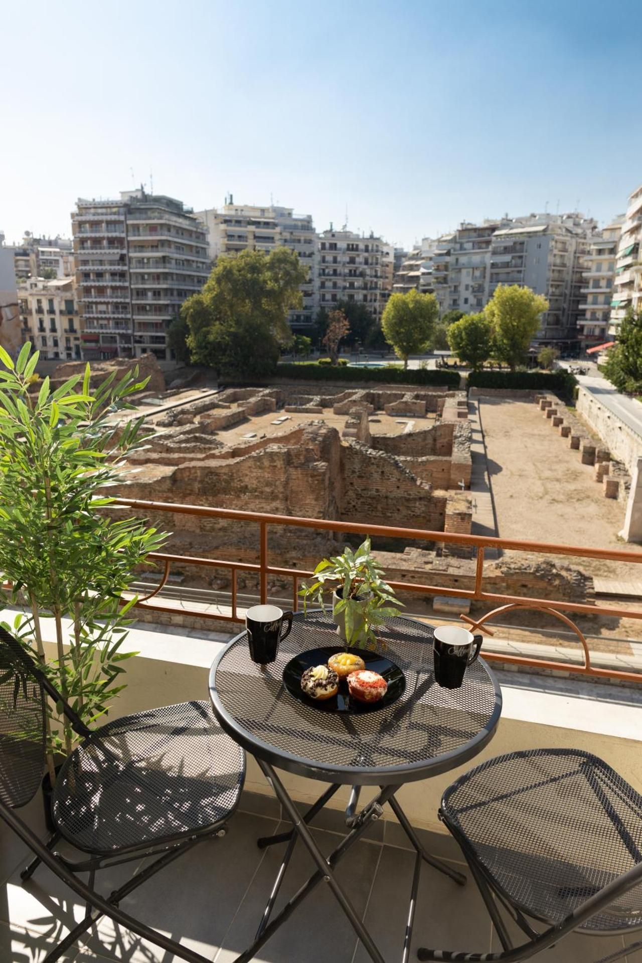 Starlights Wonderful View Apartments by BiNoBi!