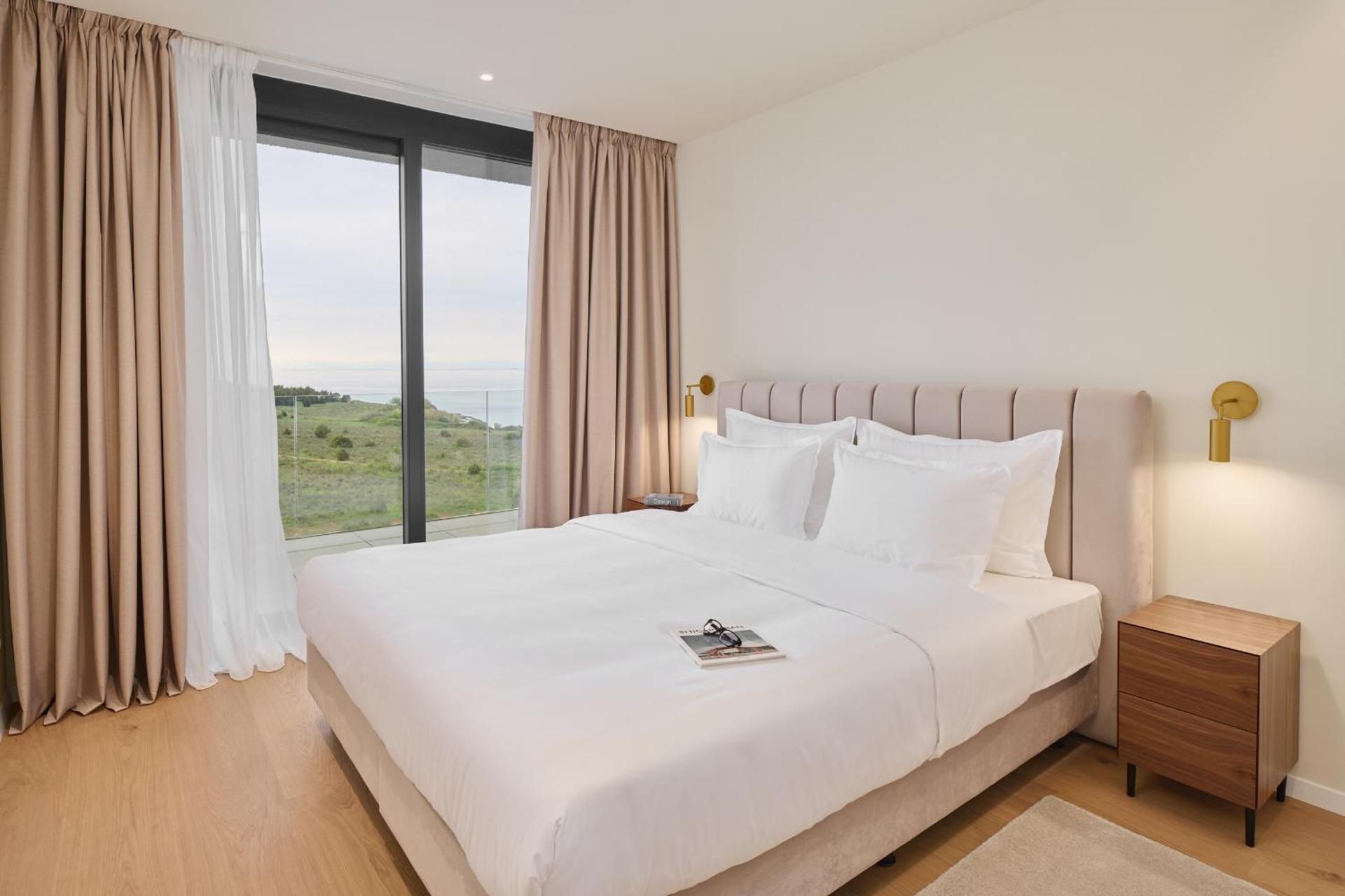 Deluxe One-Bedroom Apartment with Sea Side View