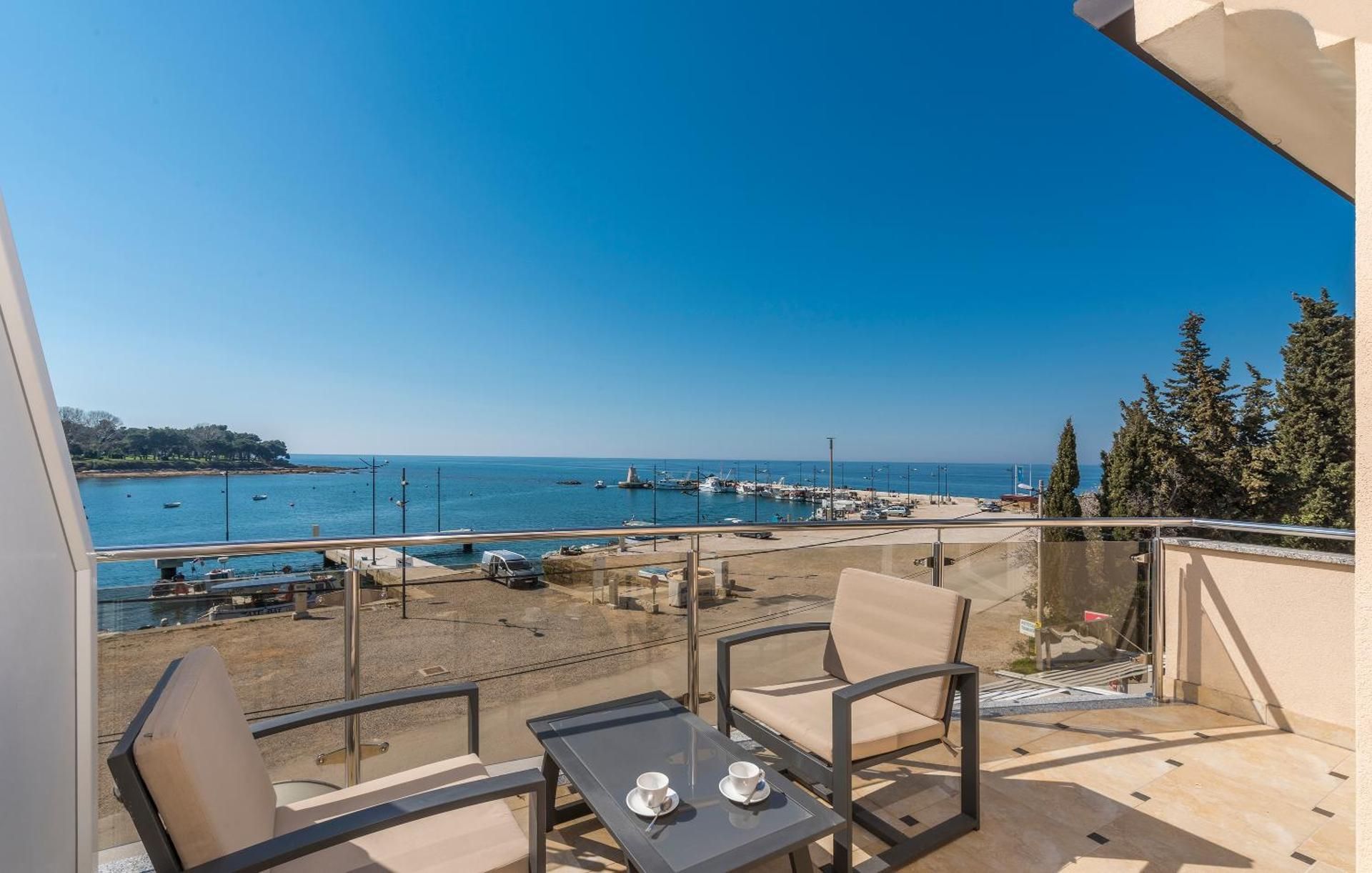 Double or Twin Room with Sea View
