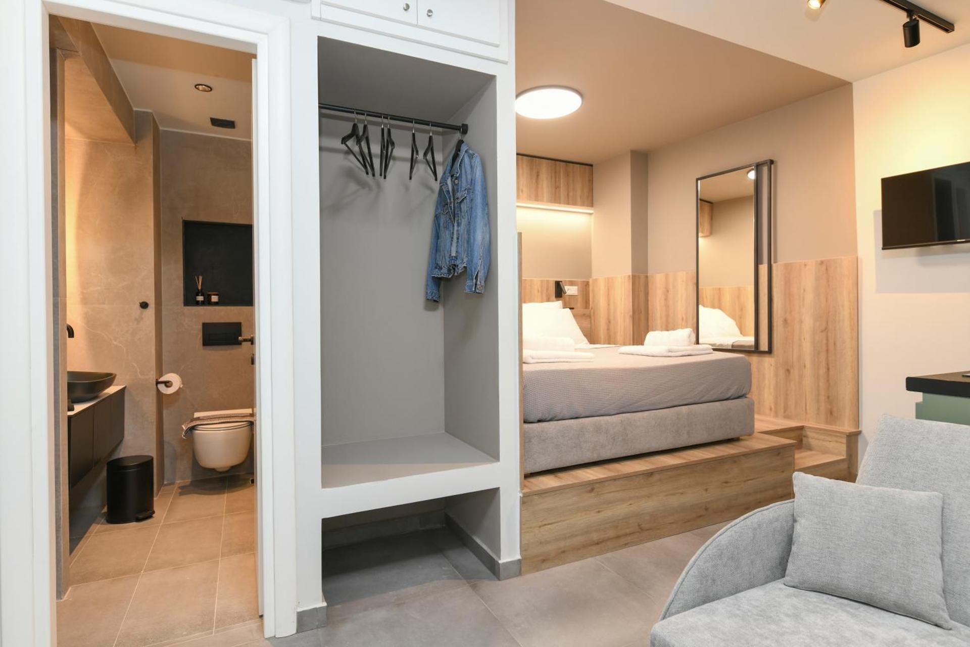 One-Bedroom Apartment