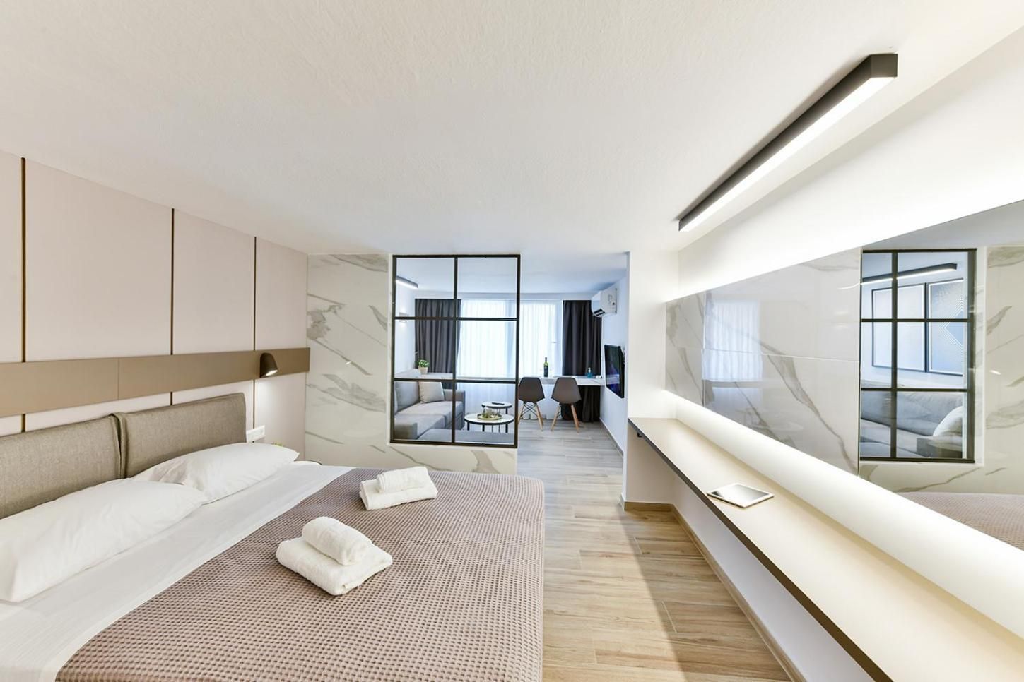 Deluxe Apartment