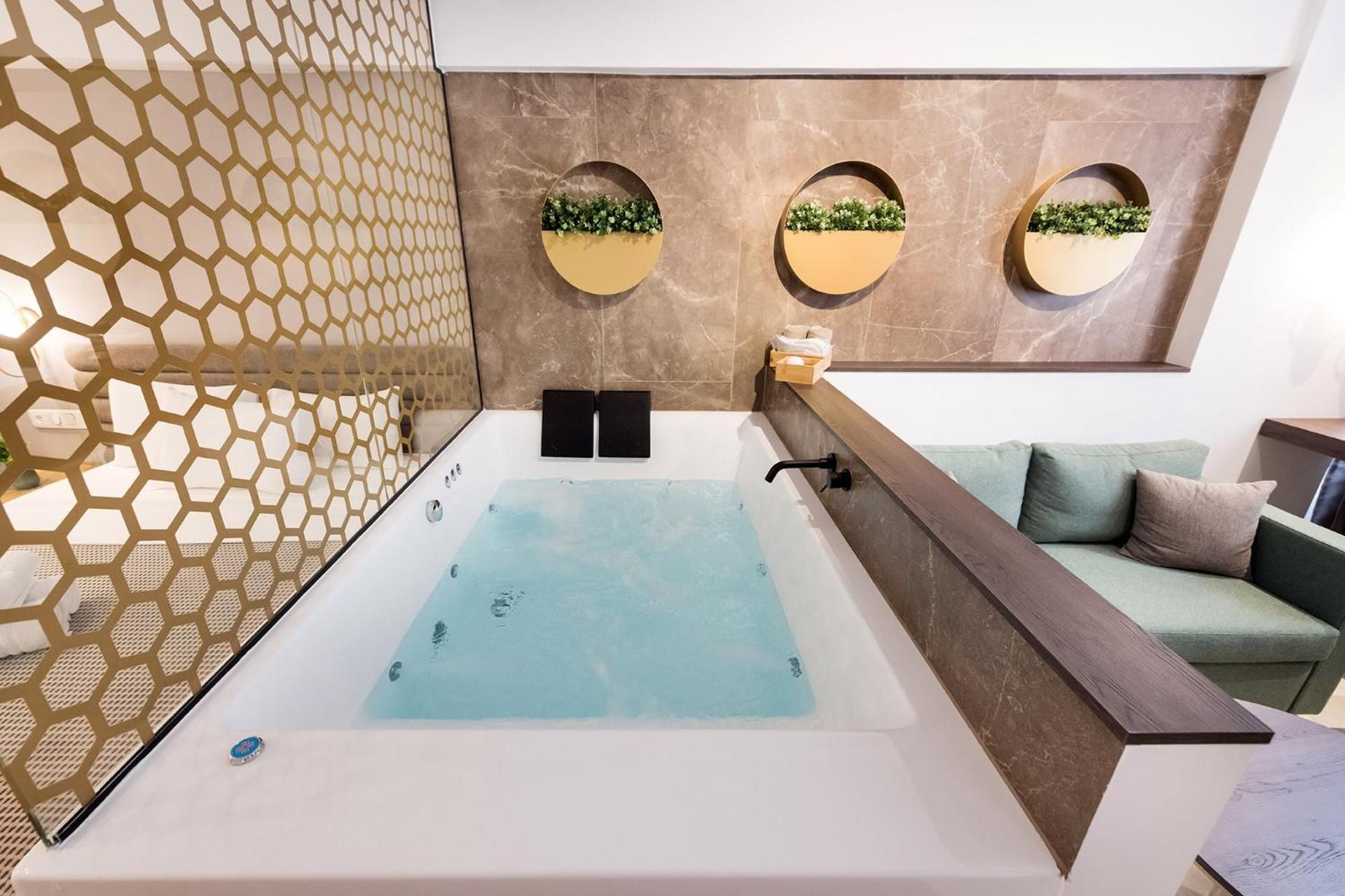 Apartment with Jacuzzi
