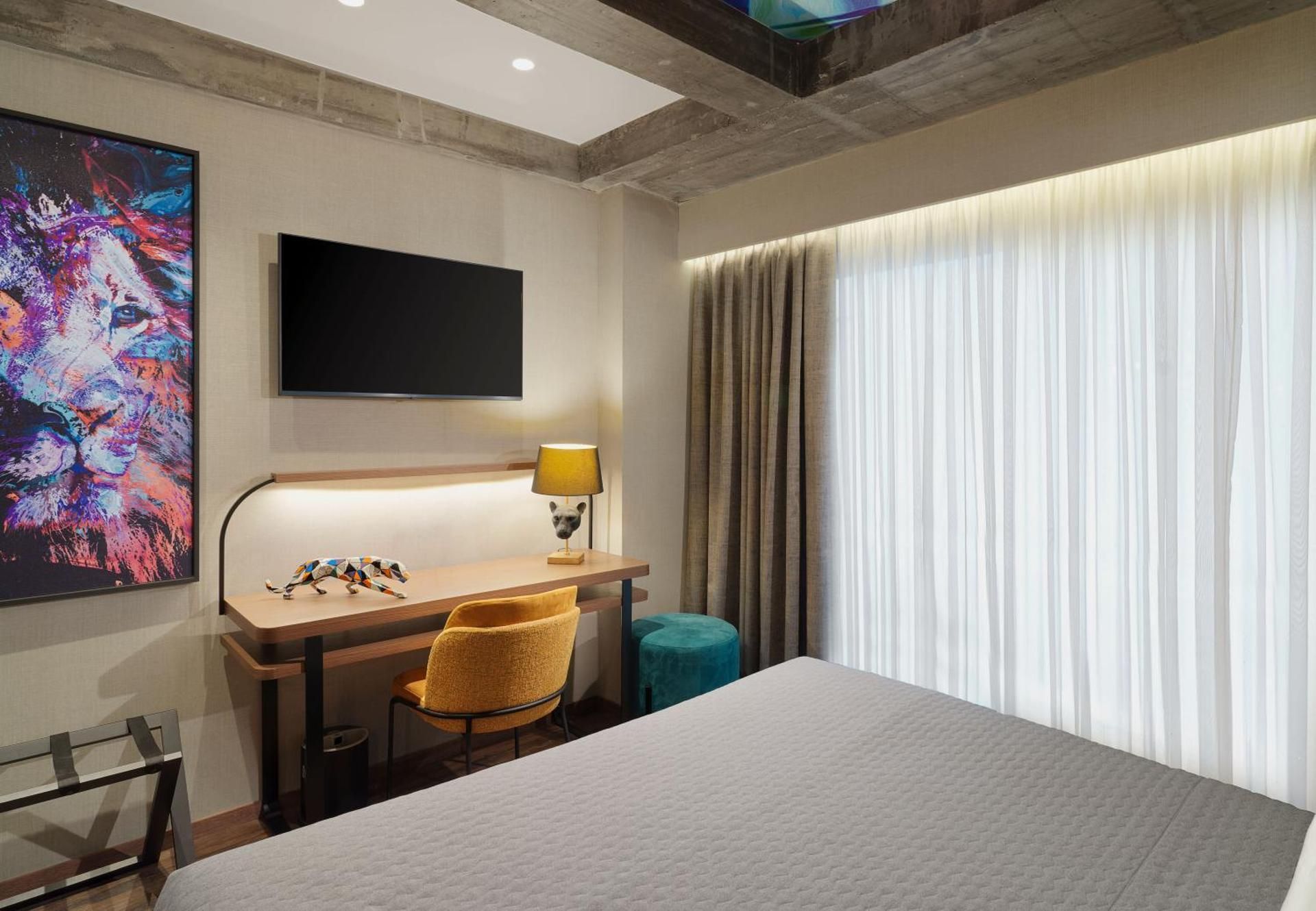 Deluxe Room with Business Lounge Access
