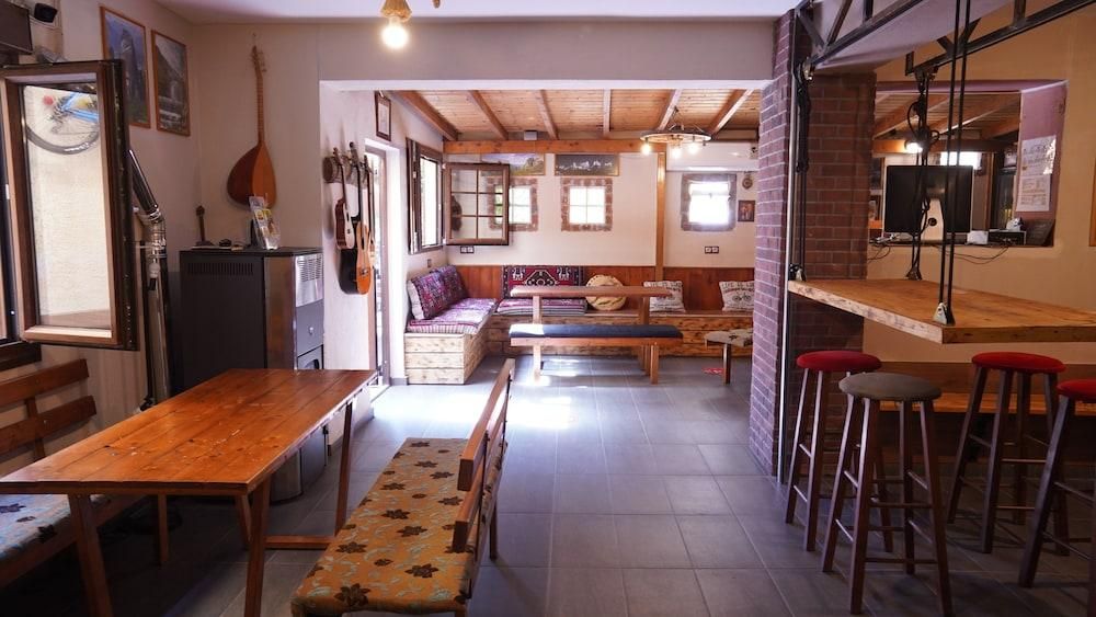 4950f630fff3af8b20b6e7ad9c897f3c