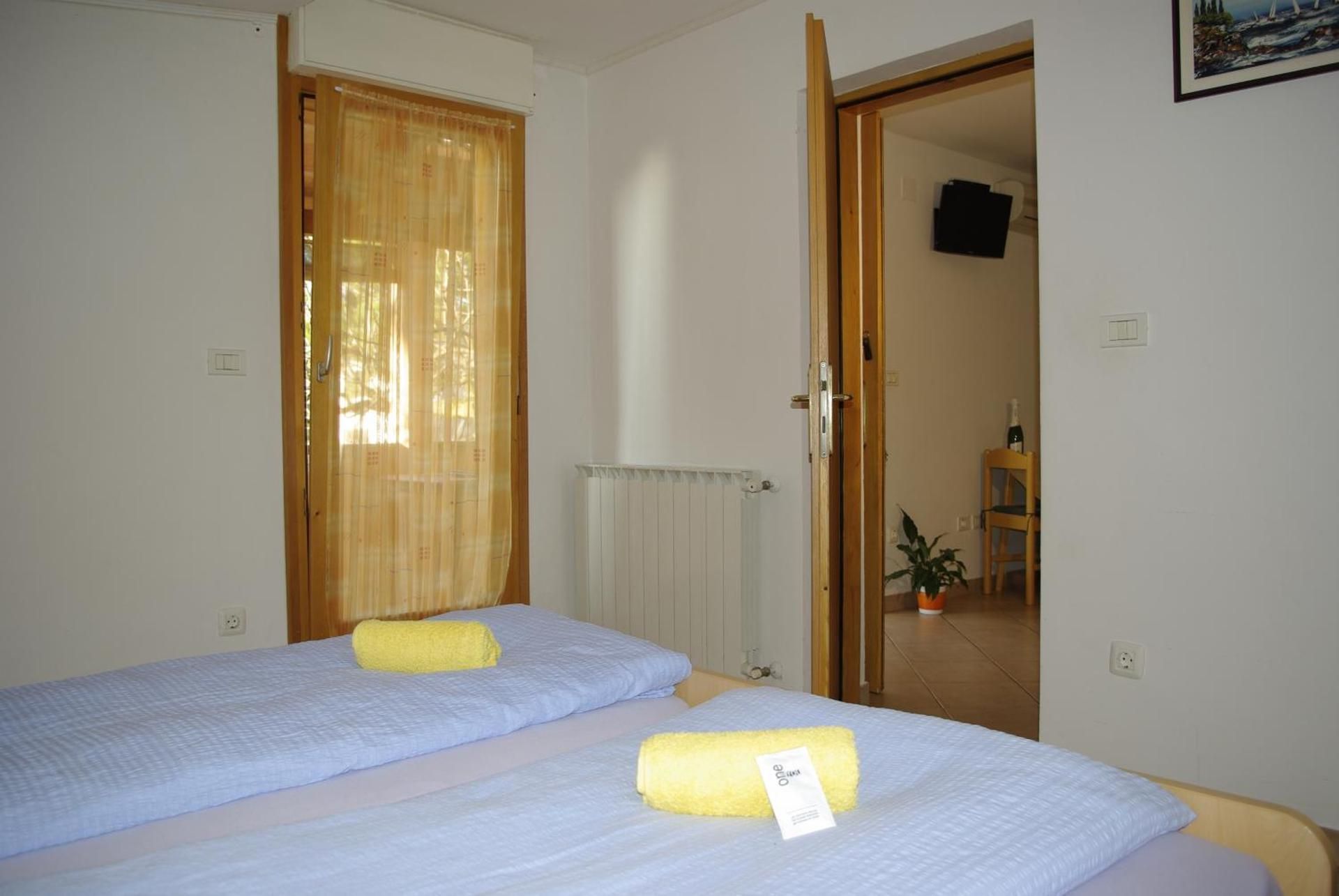 Apartment with Garden View