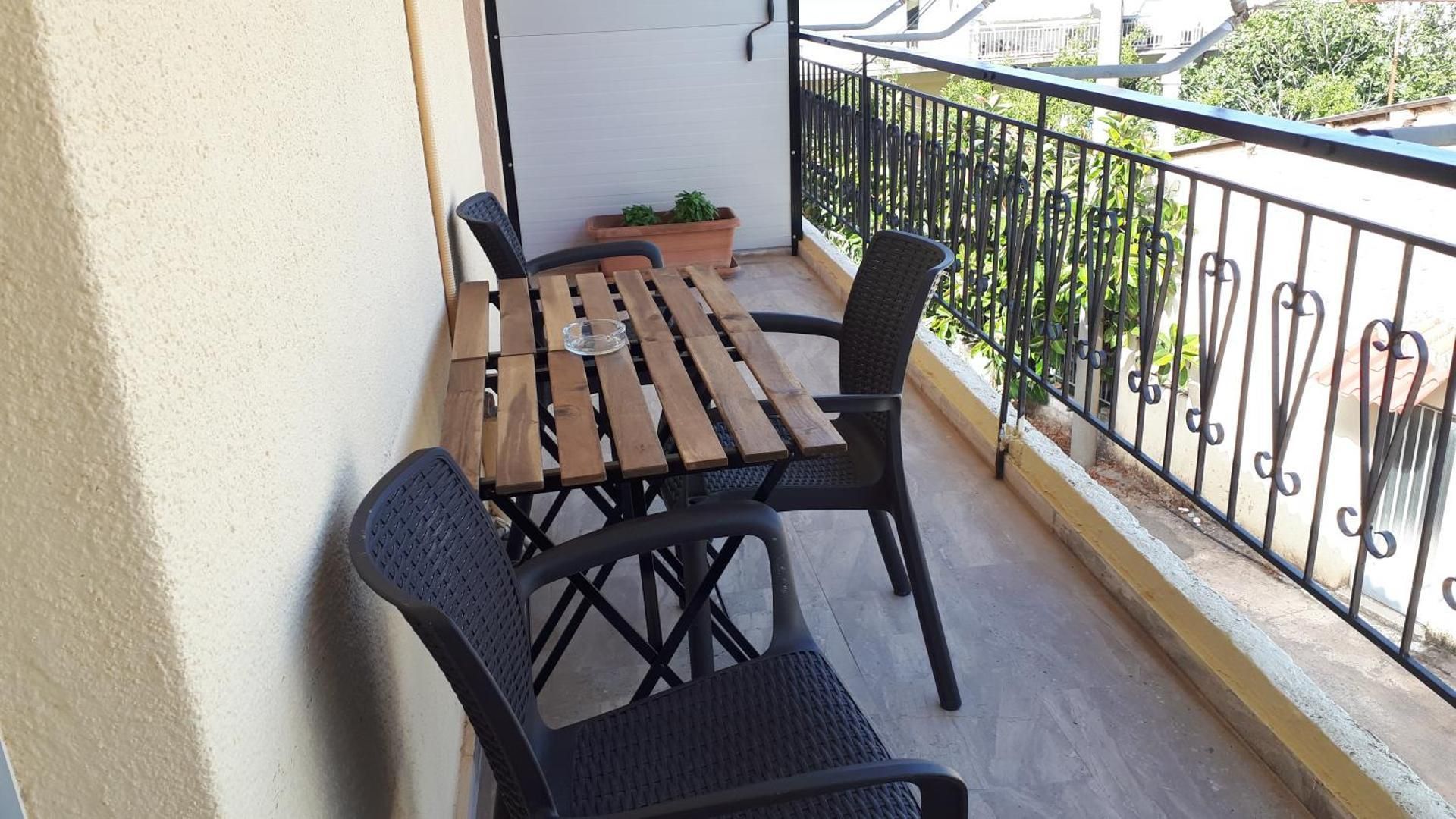 Deluxe One-Bedroom Apartment with Ocean View