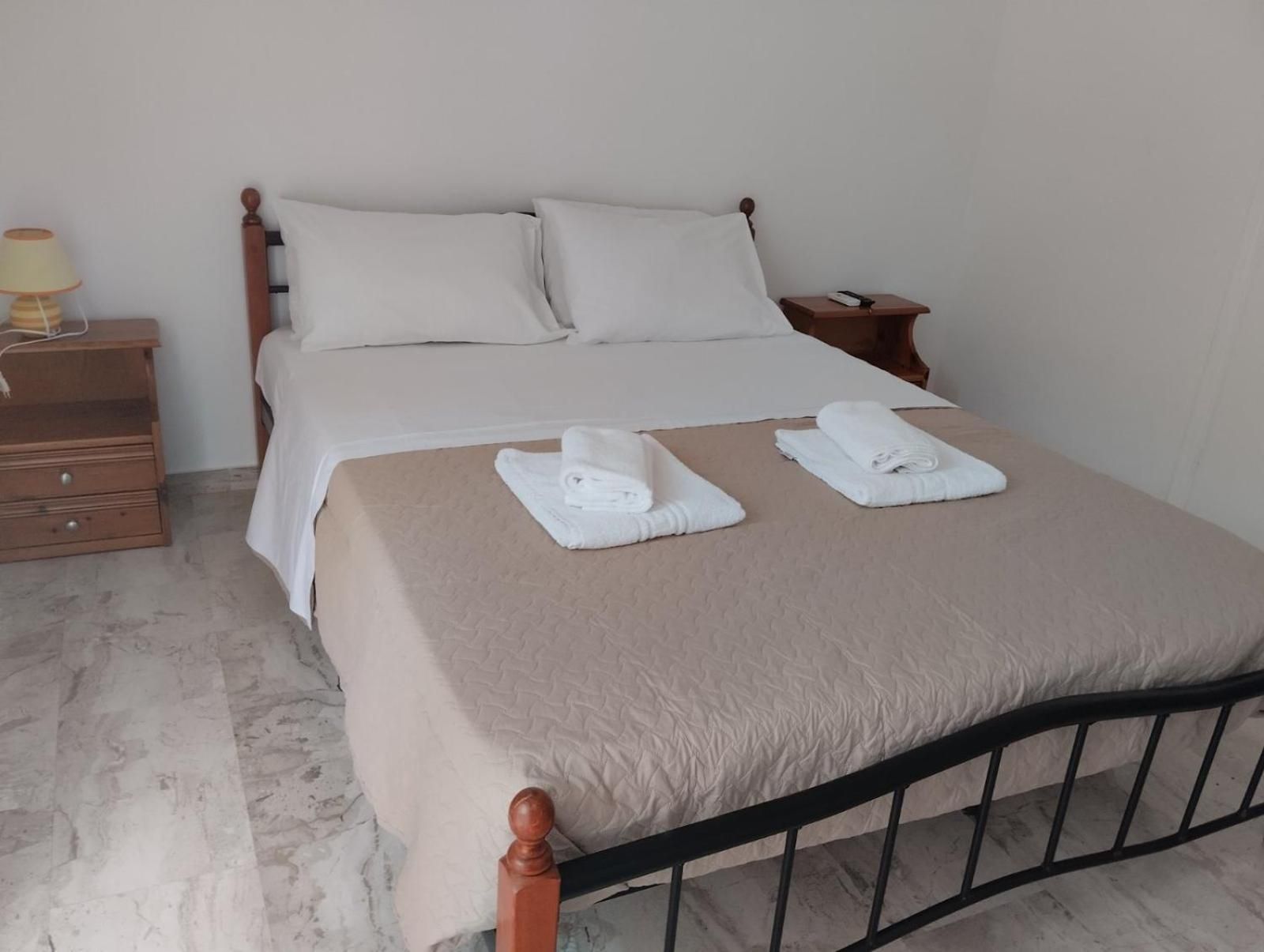 Deluxe One-Bedroom Apartment with Terrace and Olive Grove