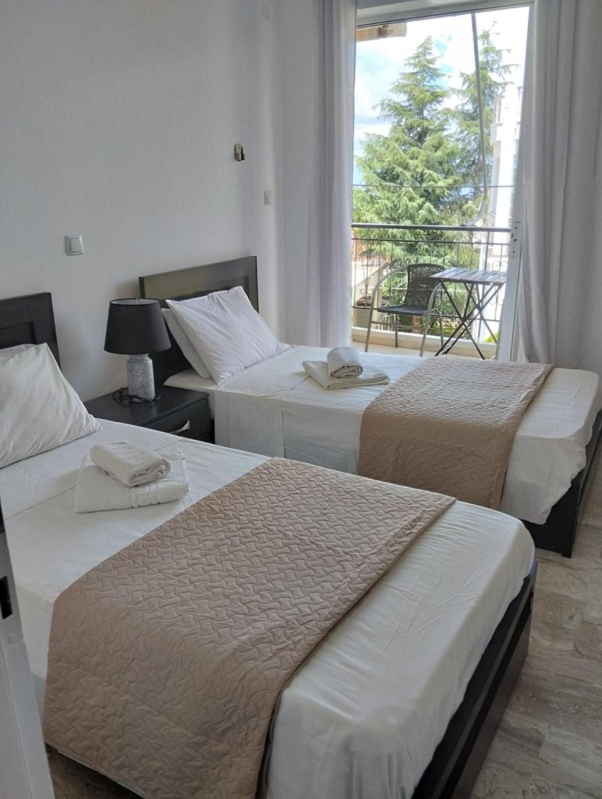 Deluxe 2 Bedroom Apartment with 2 Balconies Looking the bay and the olive grove