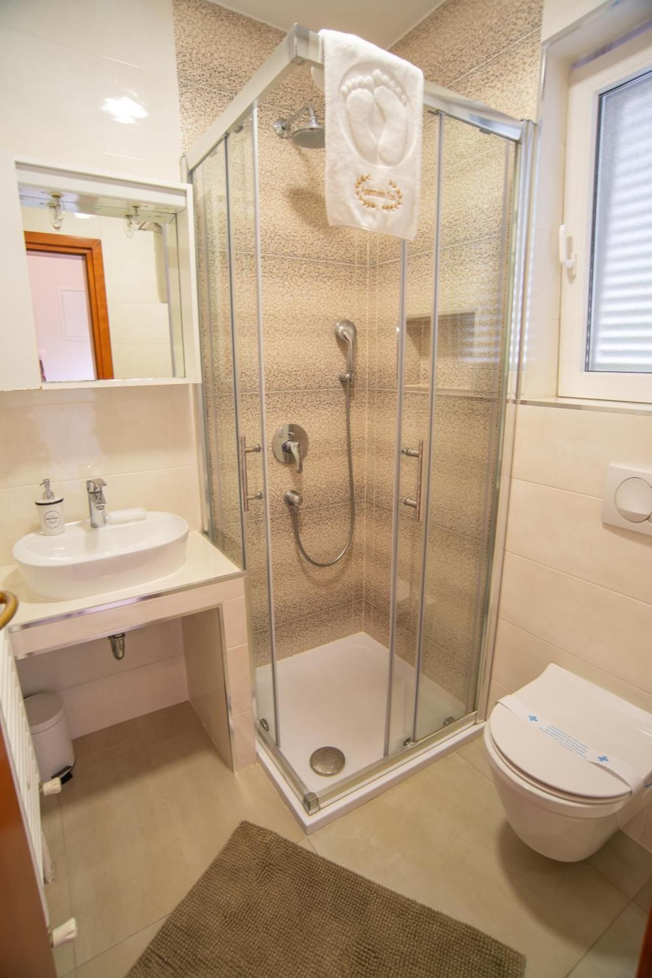 One-Bedroom Apartment - Sea Side