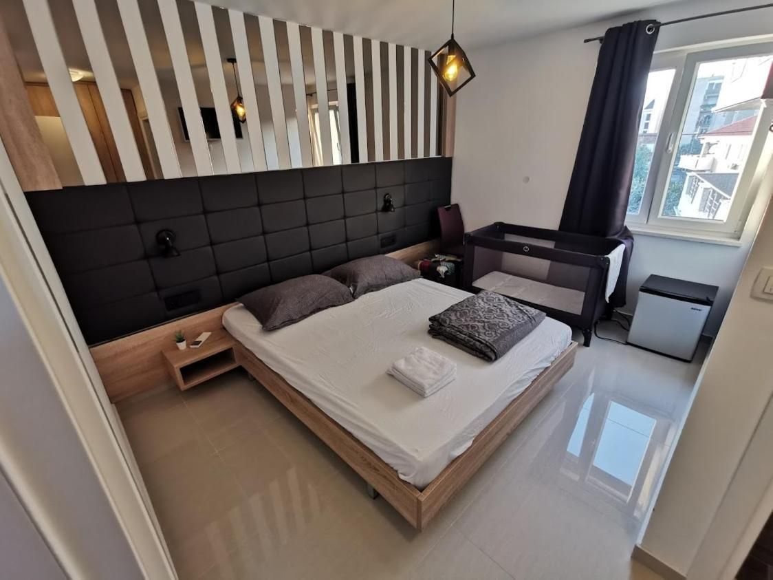 Deluxe Double Room with Shower