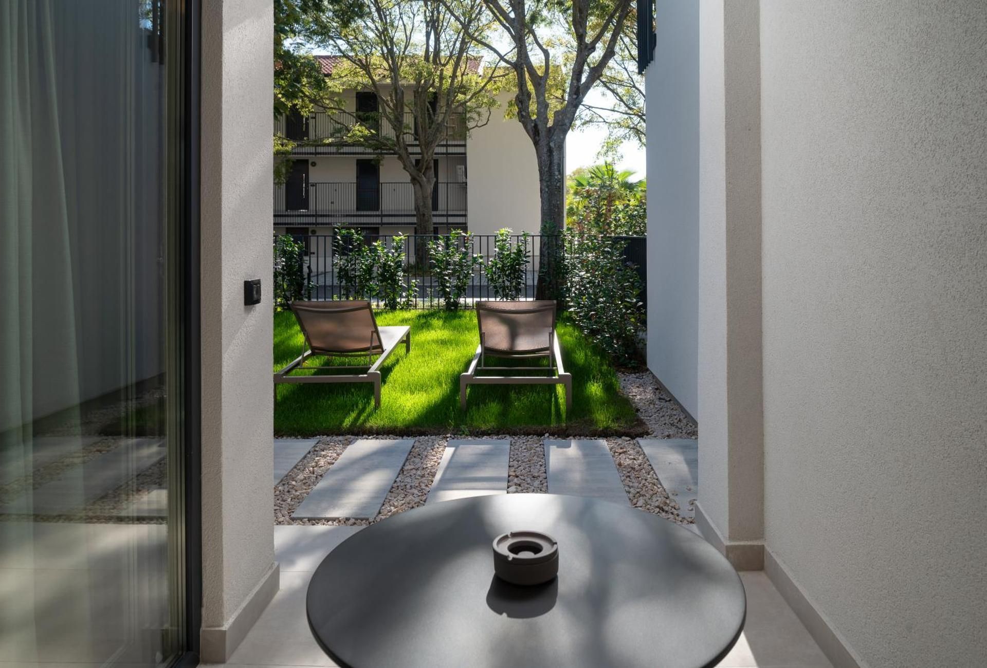 One-Bedroom Apartment with Garden
