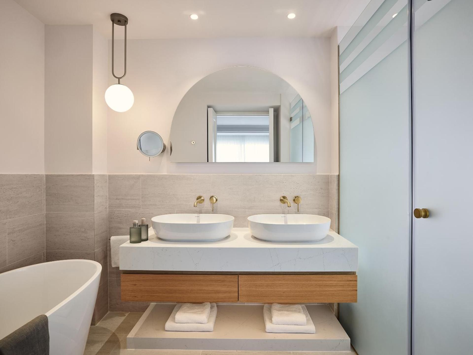 2 Bedroom Luxury Suite with Garden