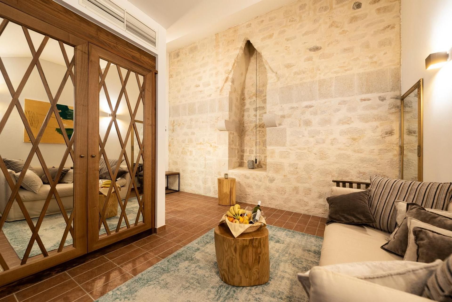 Deluxe King Suite