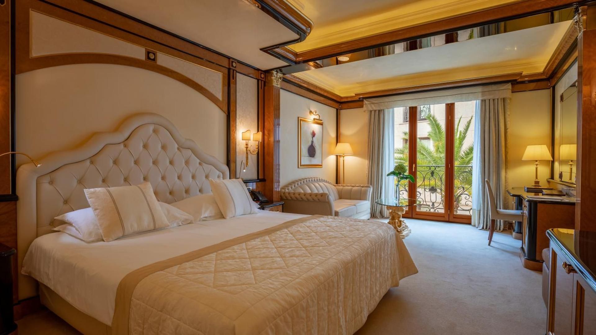Junior Suite with Park View