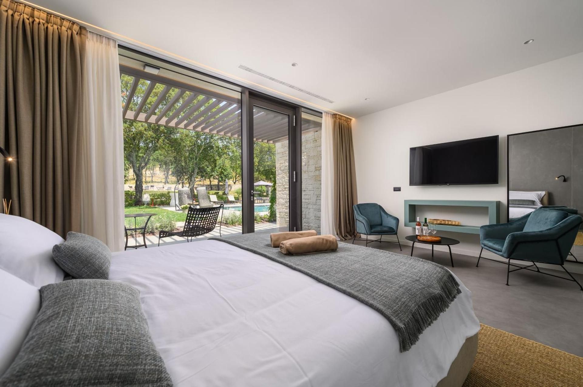 Deluxe King Room