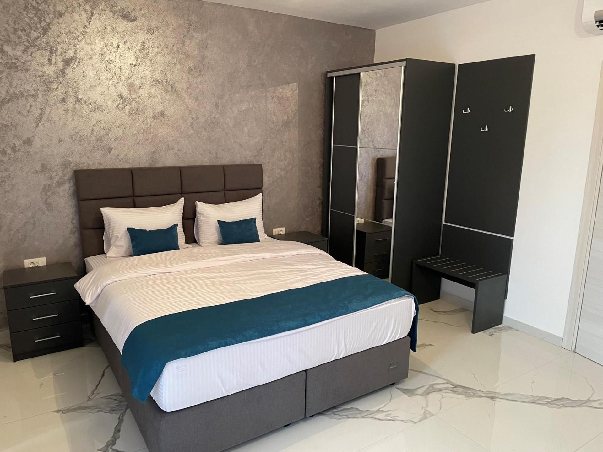 Deluxe Double Room (2 Adults + 1 Child)