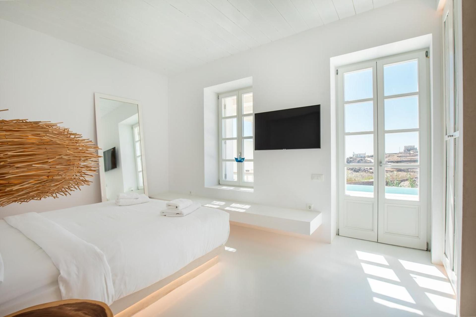 Myconian Suite with Private Pool and Sea View