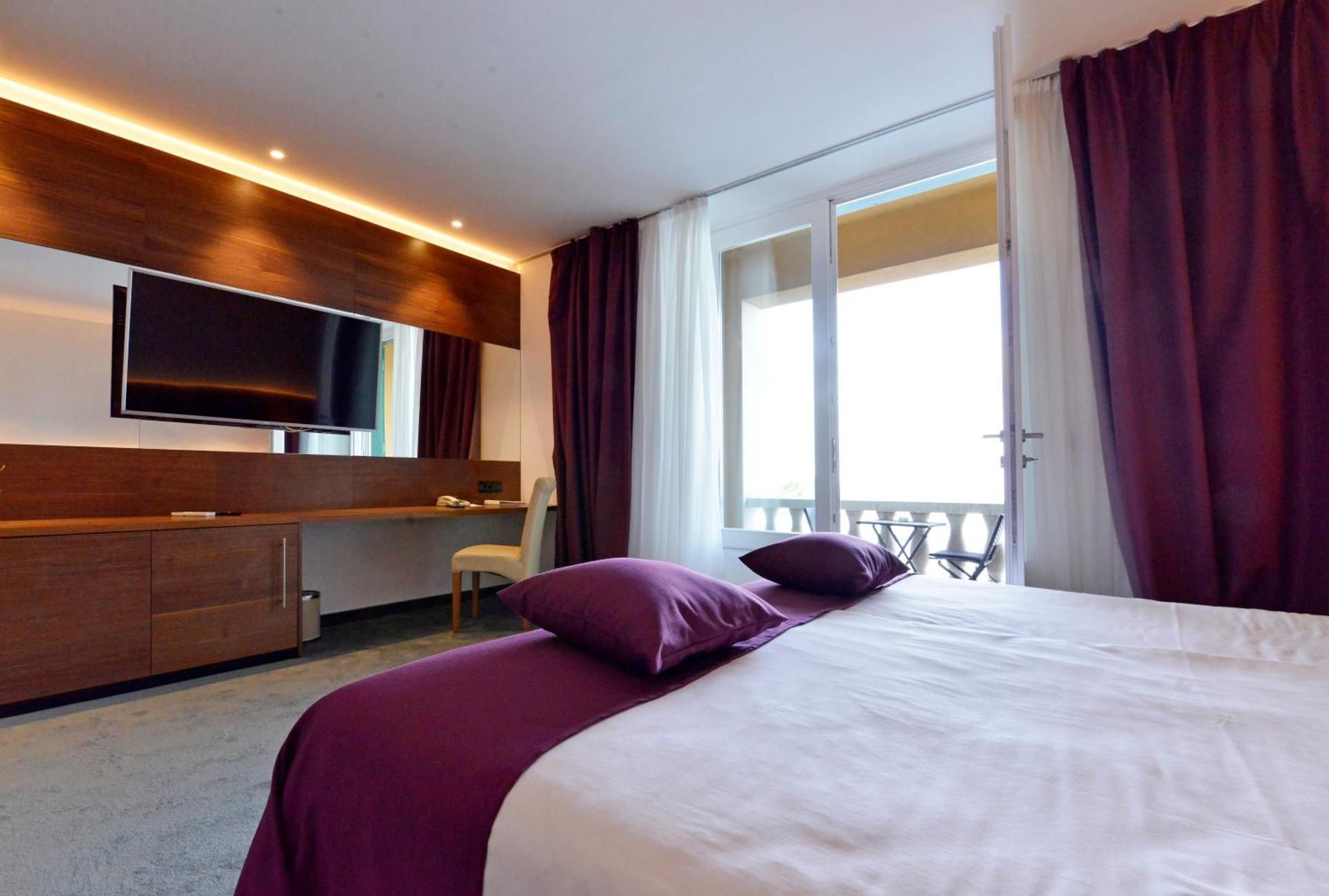 Superior Double Room with Balcony and Sea View