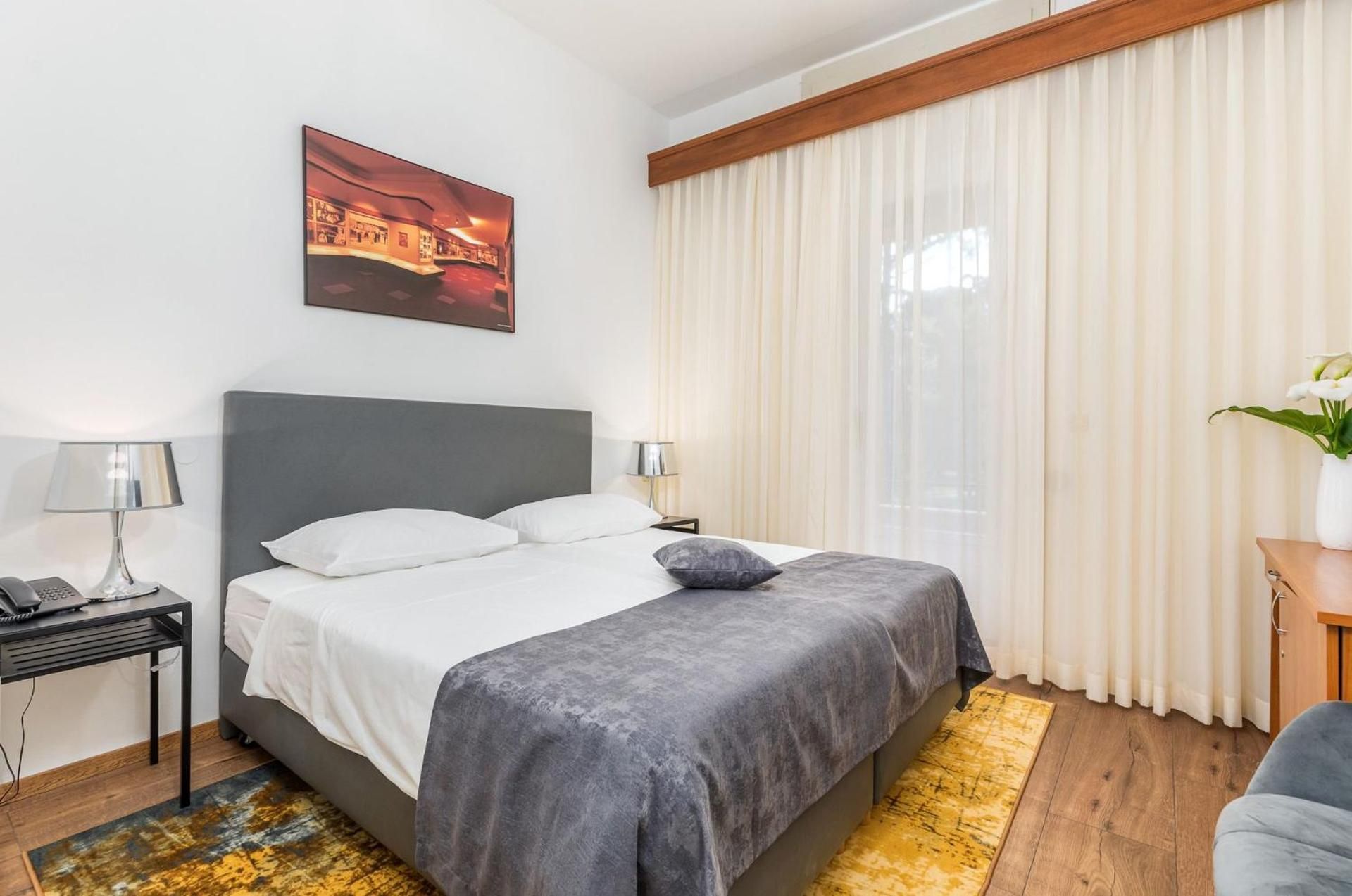 Double Room with Balcony and Park View