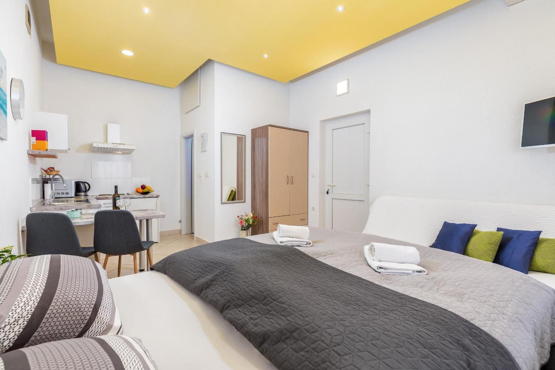 Studio Apartment