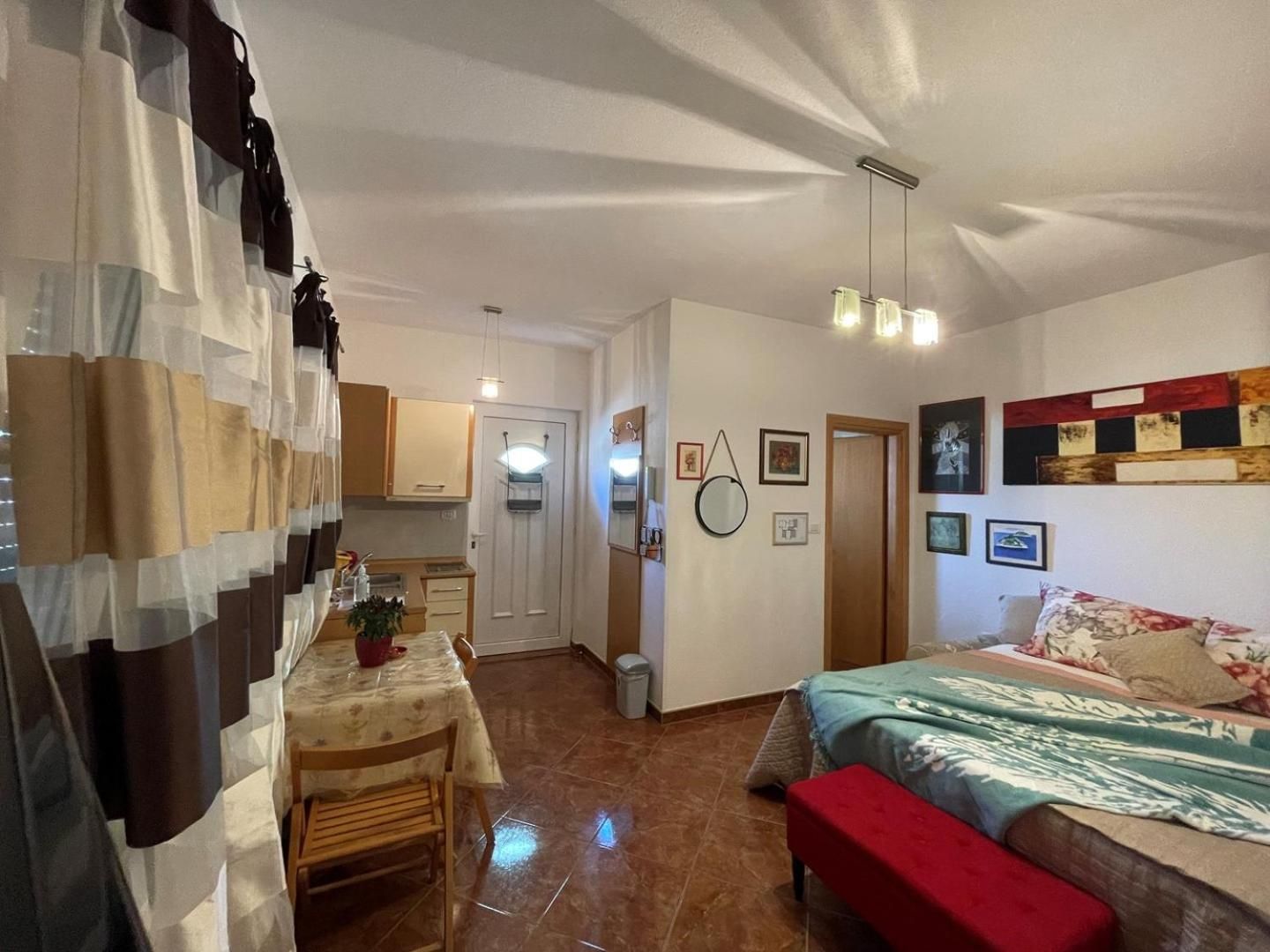 Studio Apartment with Terrace