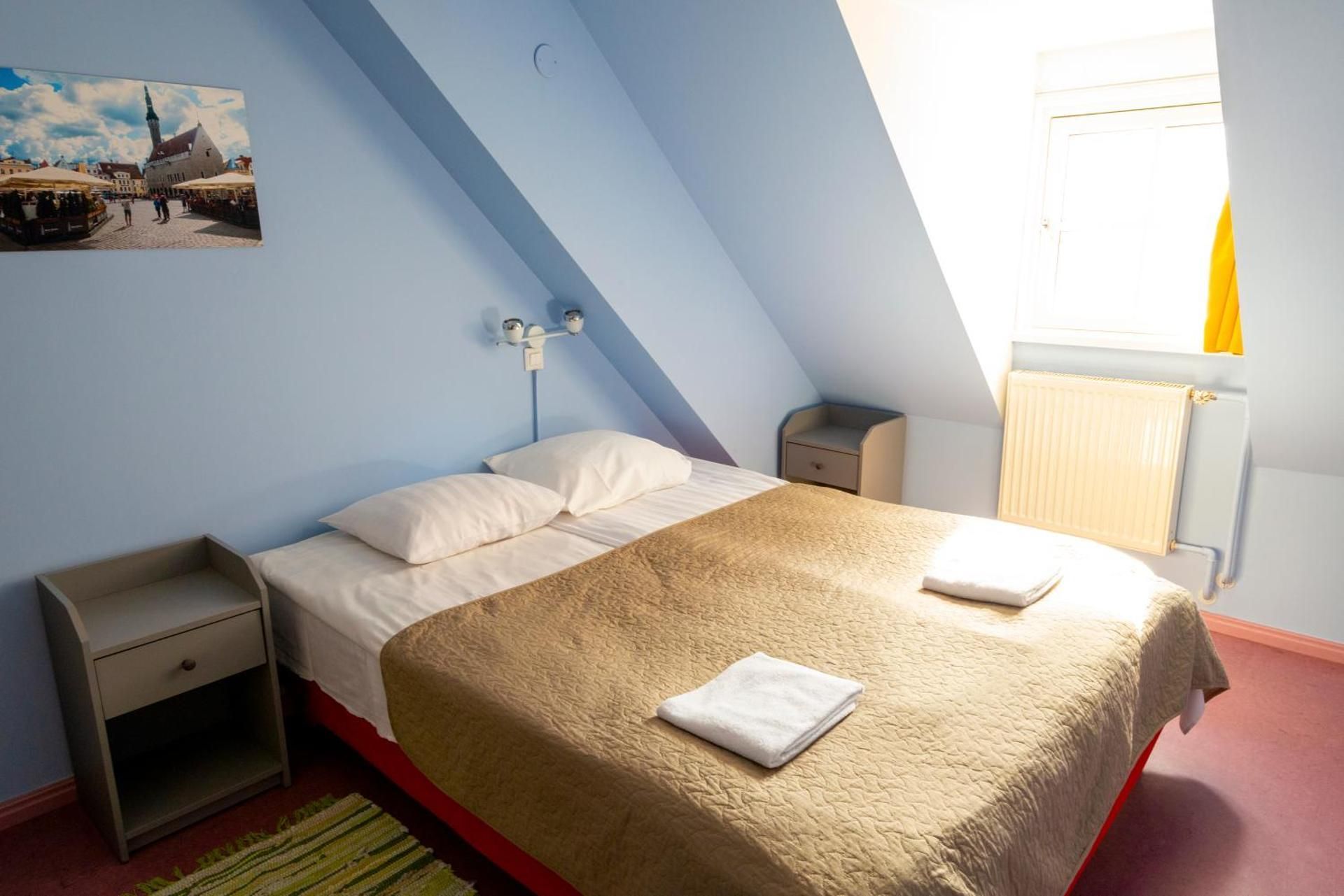 Single Room with Shared Bathroom